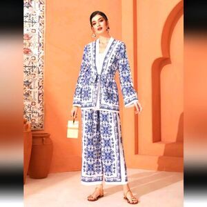 Blue and White Floral Print Set